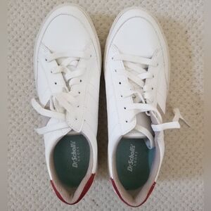NWT De. Scholls "Madison" Lace White Sneaker. Size 8.5
